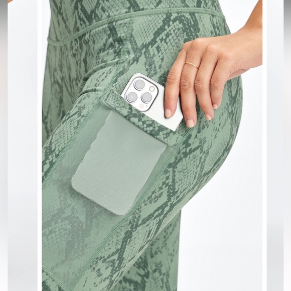 Fabletics On-The-Go PowerHold® High-Waisted Legging - Picture 3 of 9